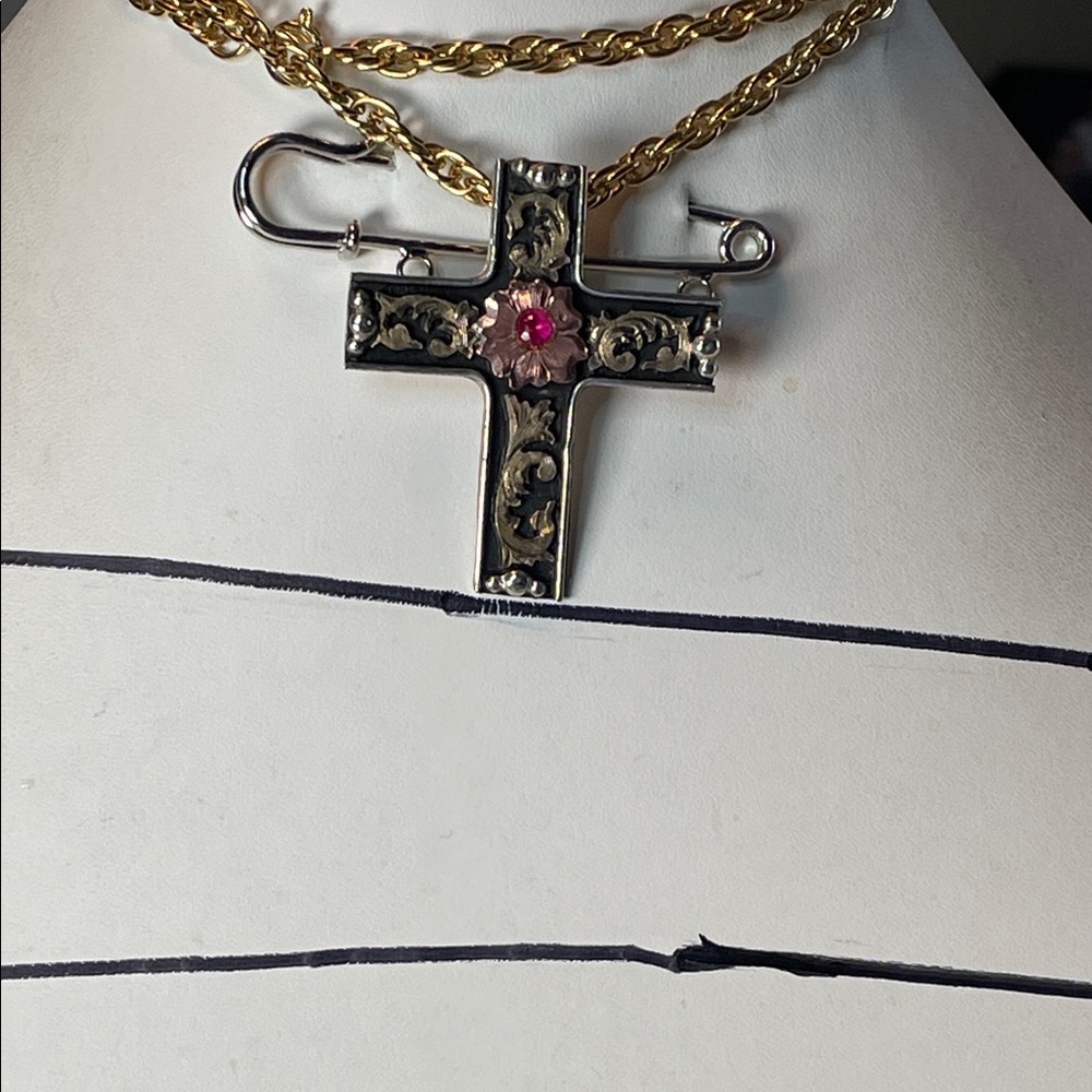 Vintage-Inspired Gold and Silver Cross Brooch with a Real Ruby Center - Picture 2 of 6